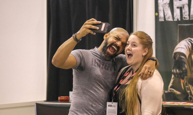 Fans und Stars bei der ersten Walker Stalker Con in Deutschland auf dem Maimarkt Mannheim.