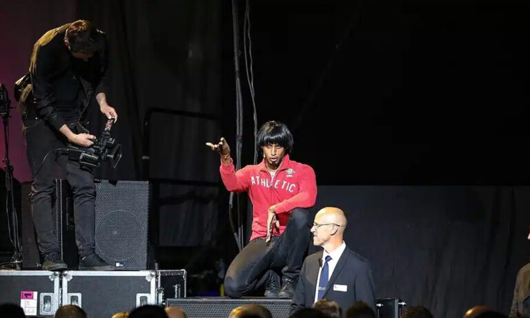 Die Teddy Show live in der SAP Arena Mannheim mit Comedy, Musik, Kultfiguren und begeistertem Publikum