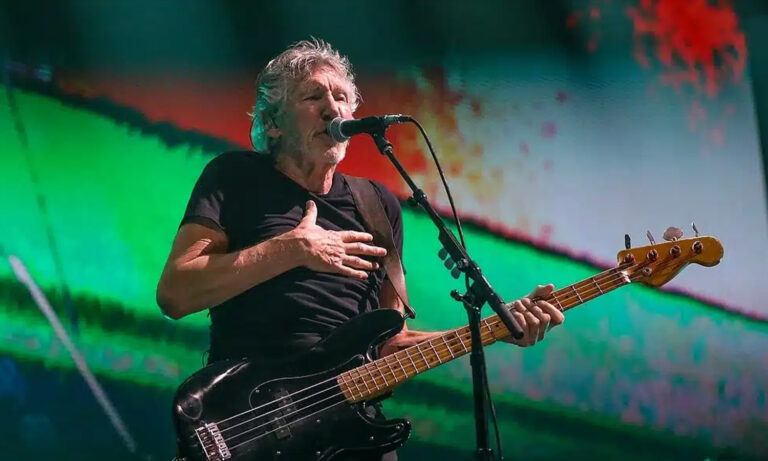 Roger Waters bei seiner Us+Them-Tour in der SAP Arena Mannheim auf der Bühne