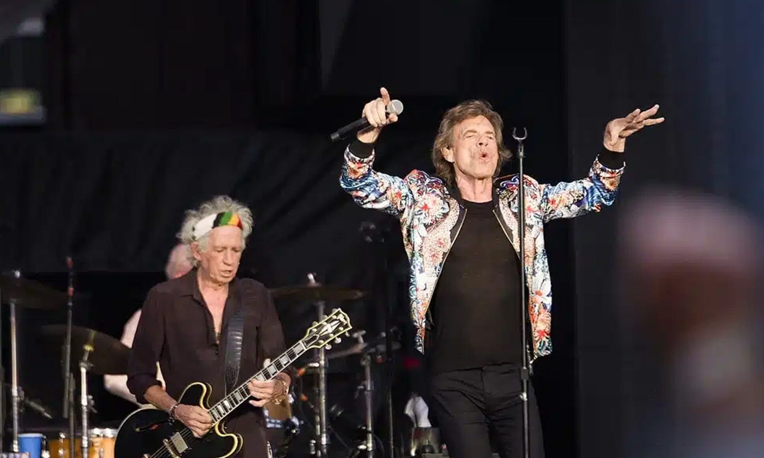 Die Rolling Stones bei ihrem Konzert in der Mercedes-Benz Arena Stuttgart vor tausenden Fans