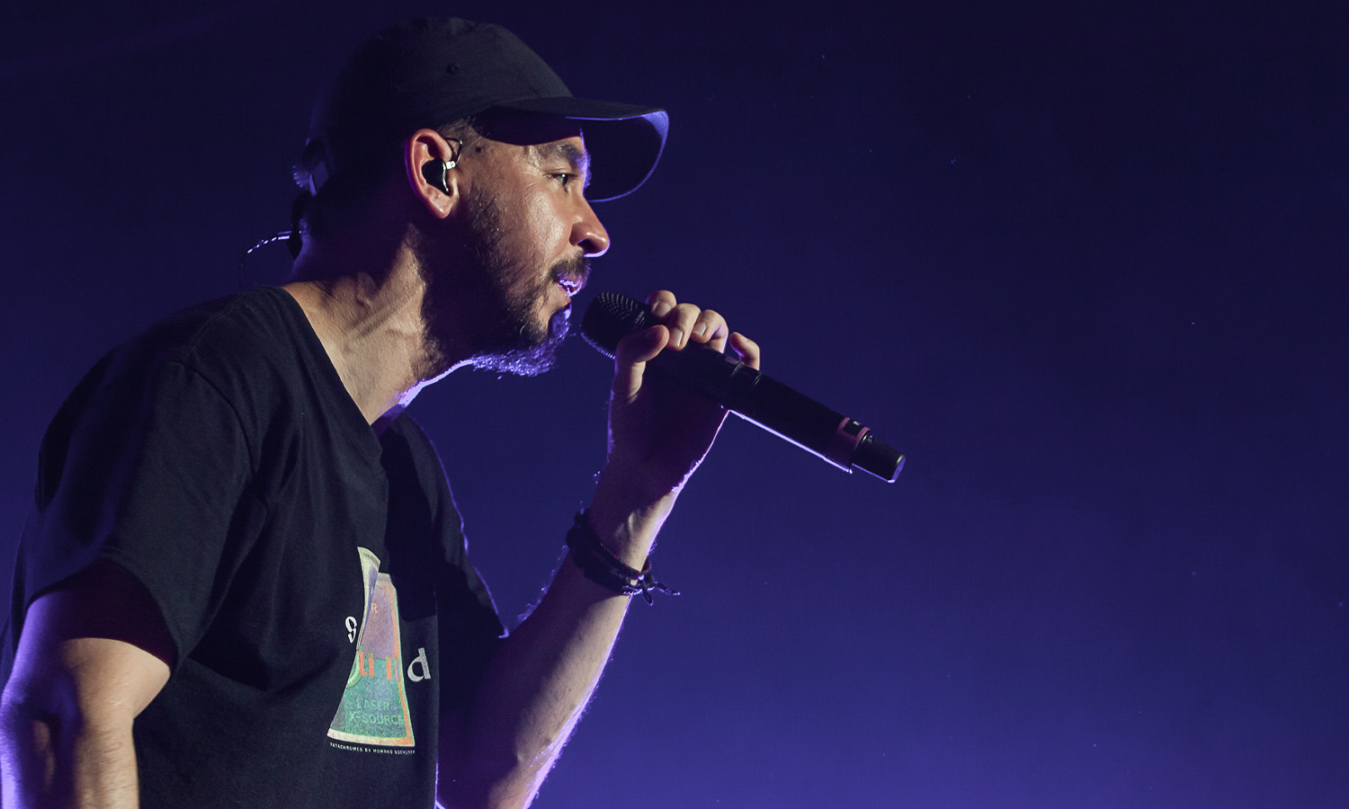 Mike Shinoda live bei seinem Konzert in Offenbach mit emotionaler Bühnenperformance und begeisterten Fans