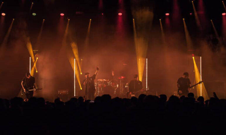 Good Charlotte bei ihrem Konzert in der Stadthalle Offenbach auf der Bühne