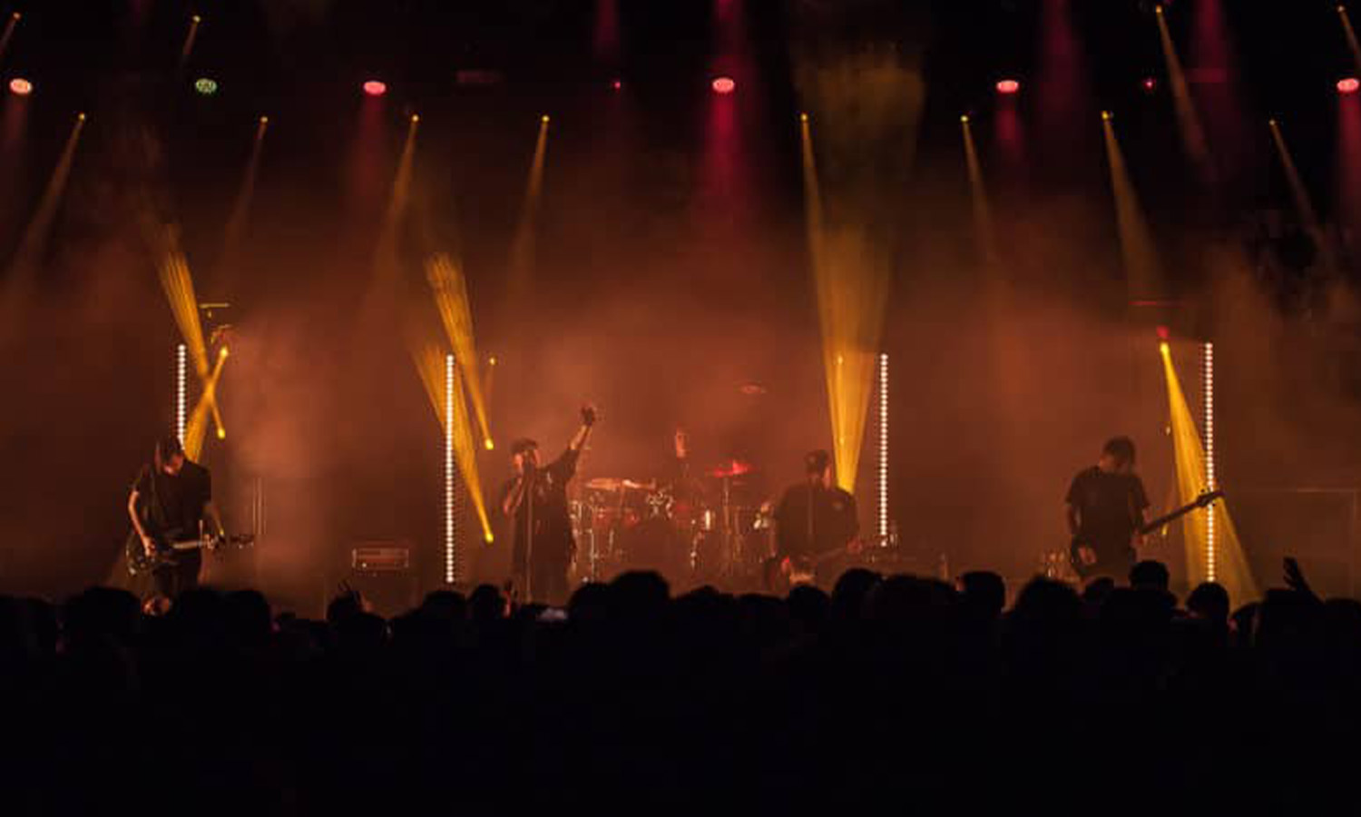 Good Charlotte bei ihrem Konzert in der Stadthalle Offenbach auf der Bühne