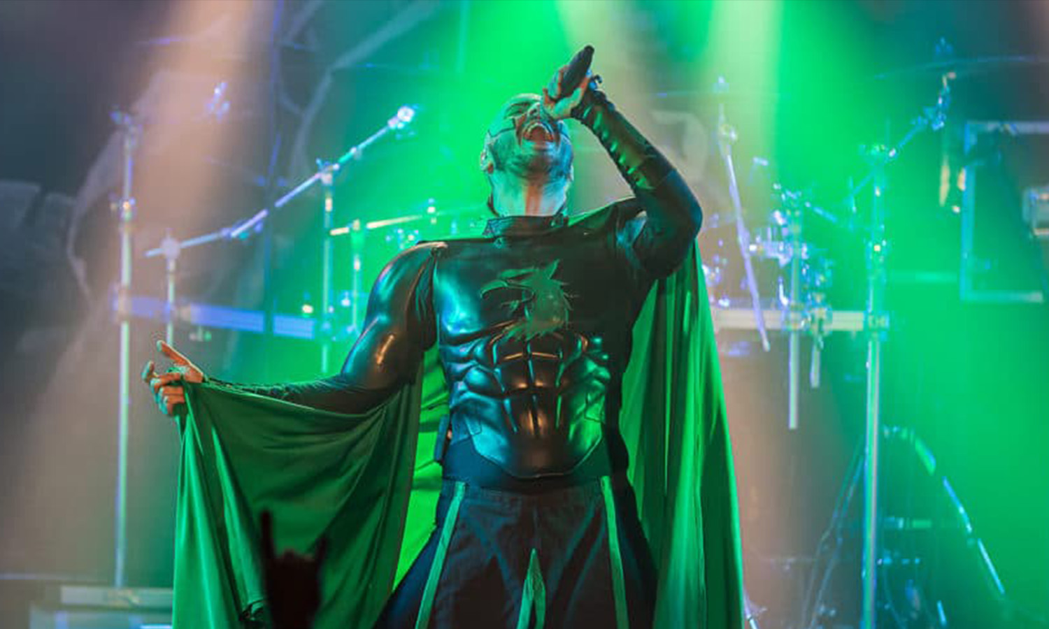 Grailknights bei ihrer Metal-Show im Colos-Saal Aschaffenburg auf der Bühne