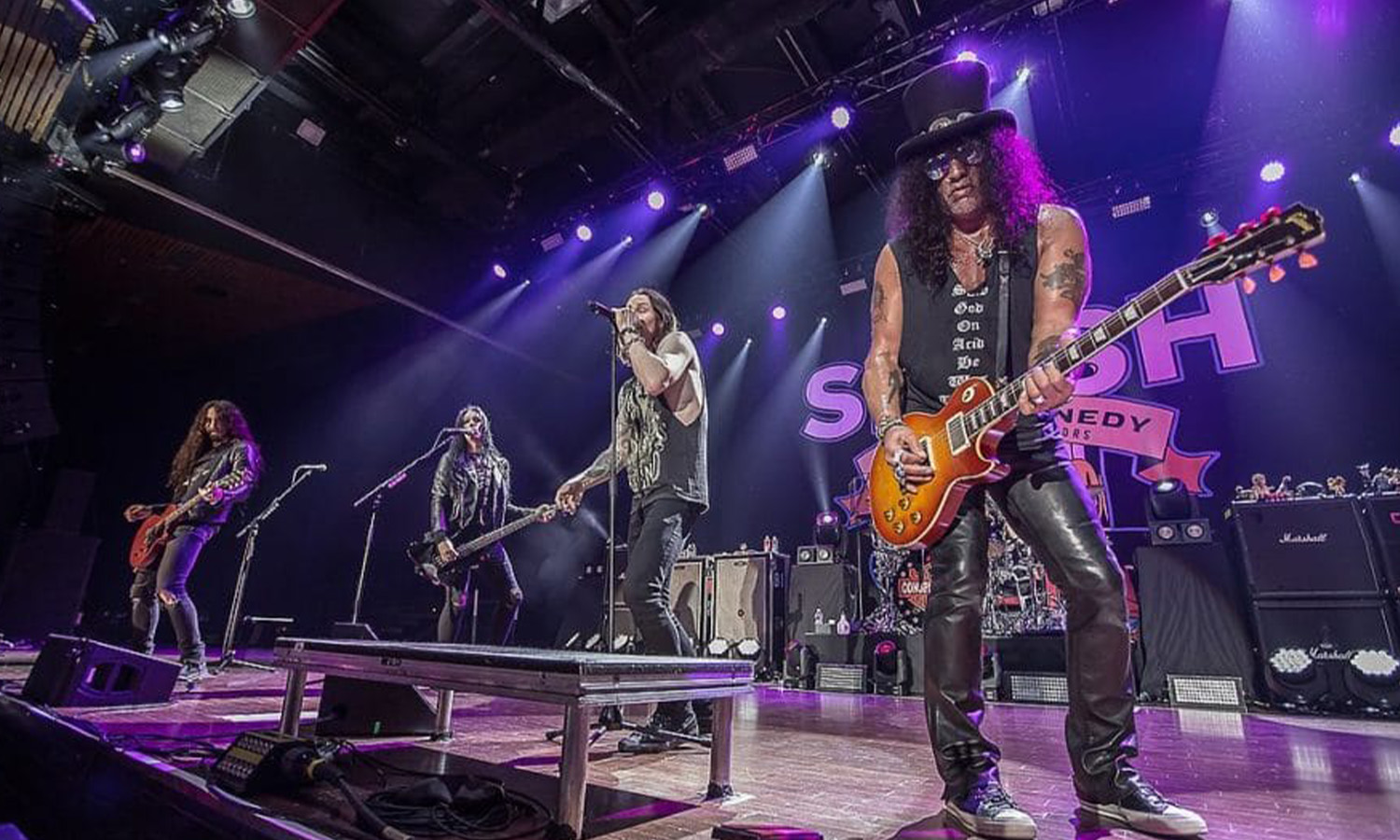 Slash feat. Myles Kennedy and The Conspirators bei ihrem Konzert in der Stadthalle Offenbach