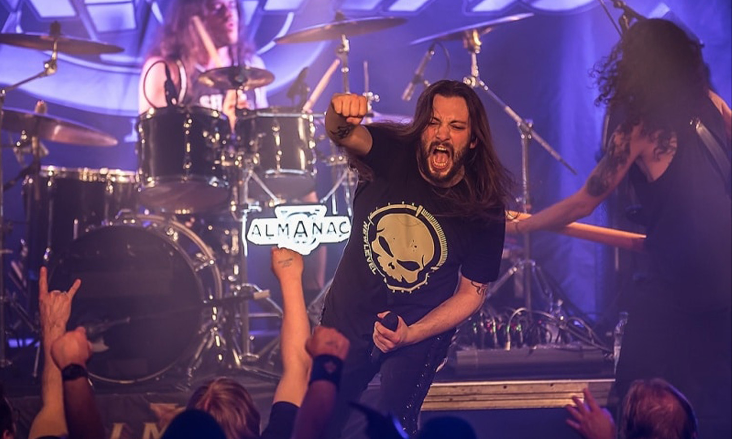 ALMANAC mit Victor Smolski bei der Kingslayer Tour 2019 auf der Bühne