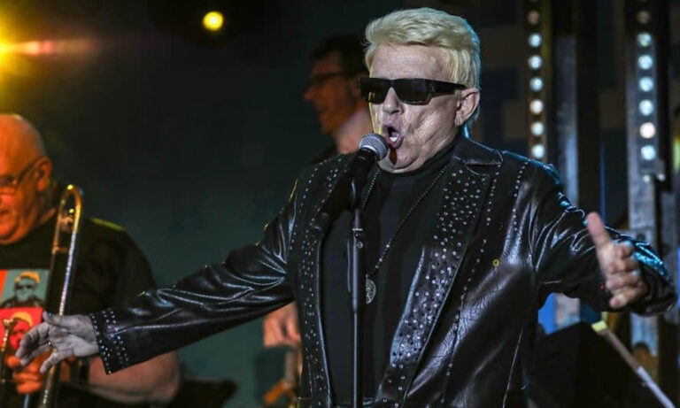 Heino steht bei seinem Abschiedskonzert im MS Connexion Complex Mannheim auf der Bühne
