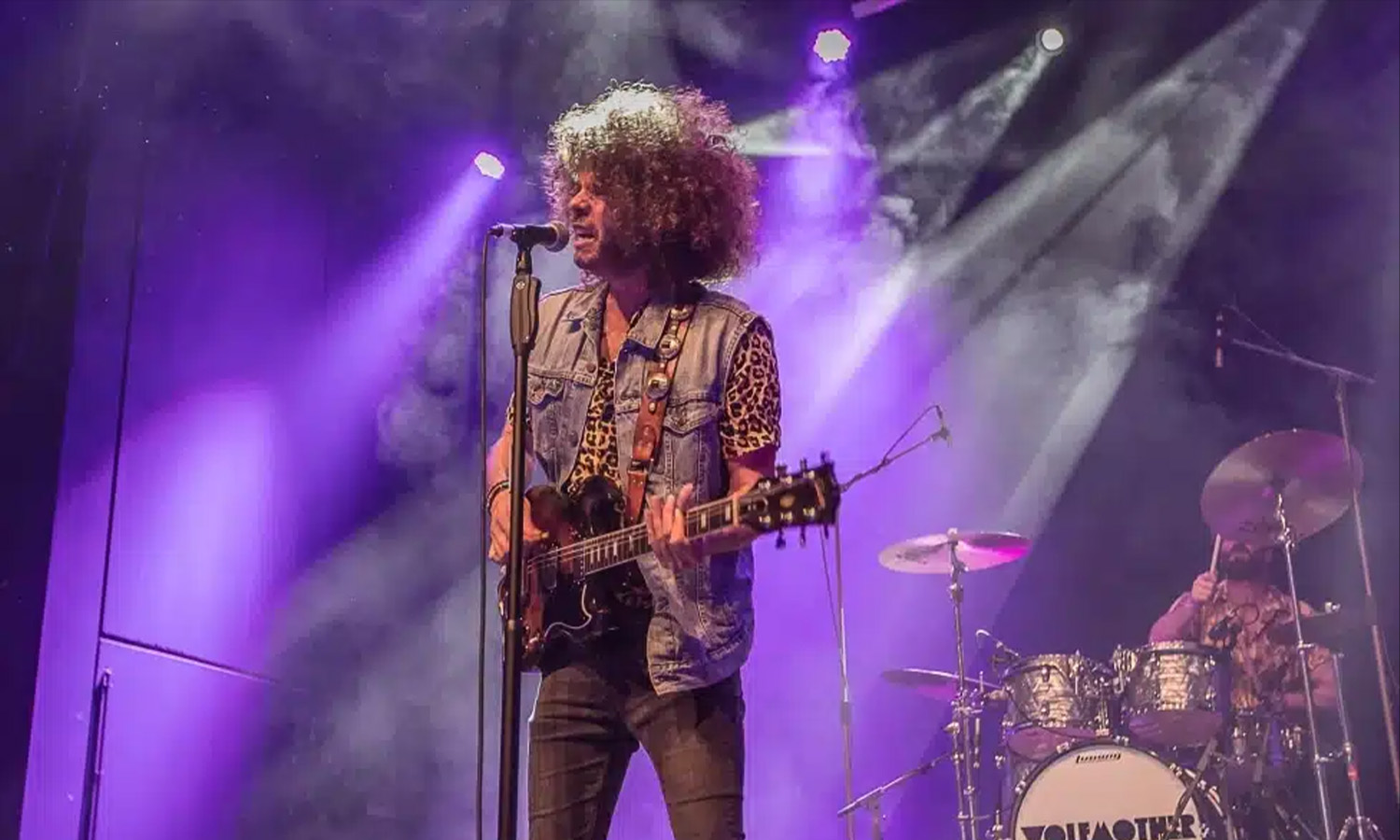 Andrew Stockdale von Wolfmother live beim Konzert im Schlachthof Wiesbaden am 20. Juni 2019