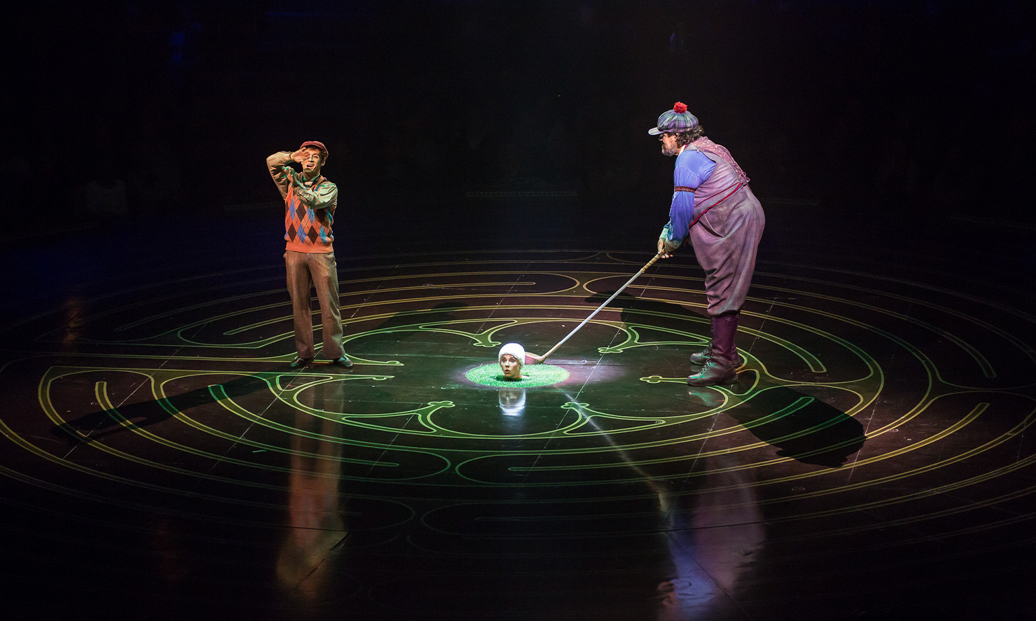 Cirque du Soleil Corteo Frankfurt mit Akrobaten bei der Vorstellung in der Festhalle Frankfurt