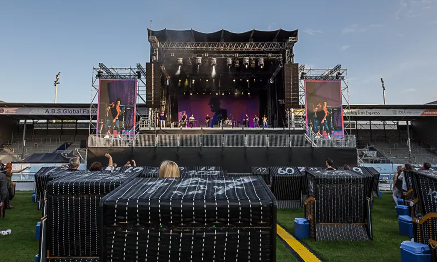Gentleman beim Strandkorb Open Air in der BRITA-Arena Wiesbaden am 10. Juli 2021