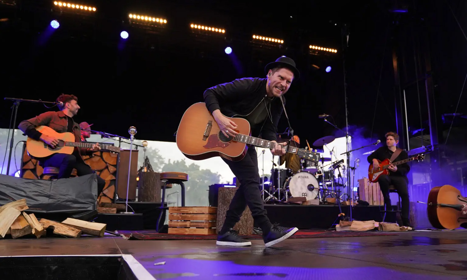 Johannes Oerding bei Lagerfeuer Acoustics im Sportpark Hirschberg-Leutershausen am 8. Juli 2021