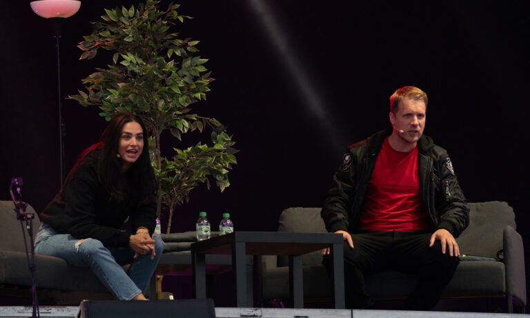 Oliver und Amira Pocher live beim Strandkorb Open Air 2021 auf dem Flugplatz Zweibrücken