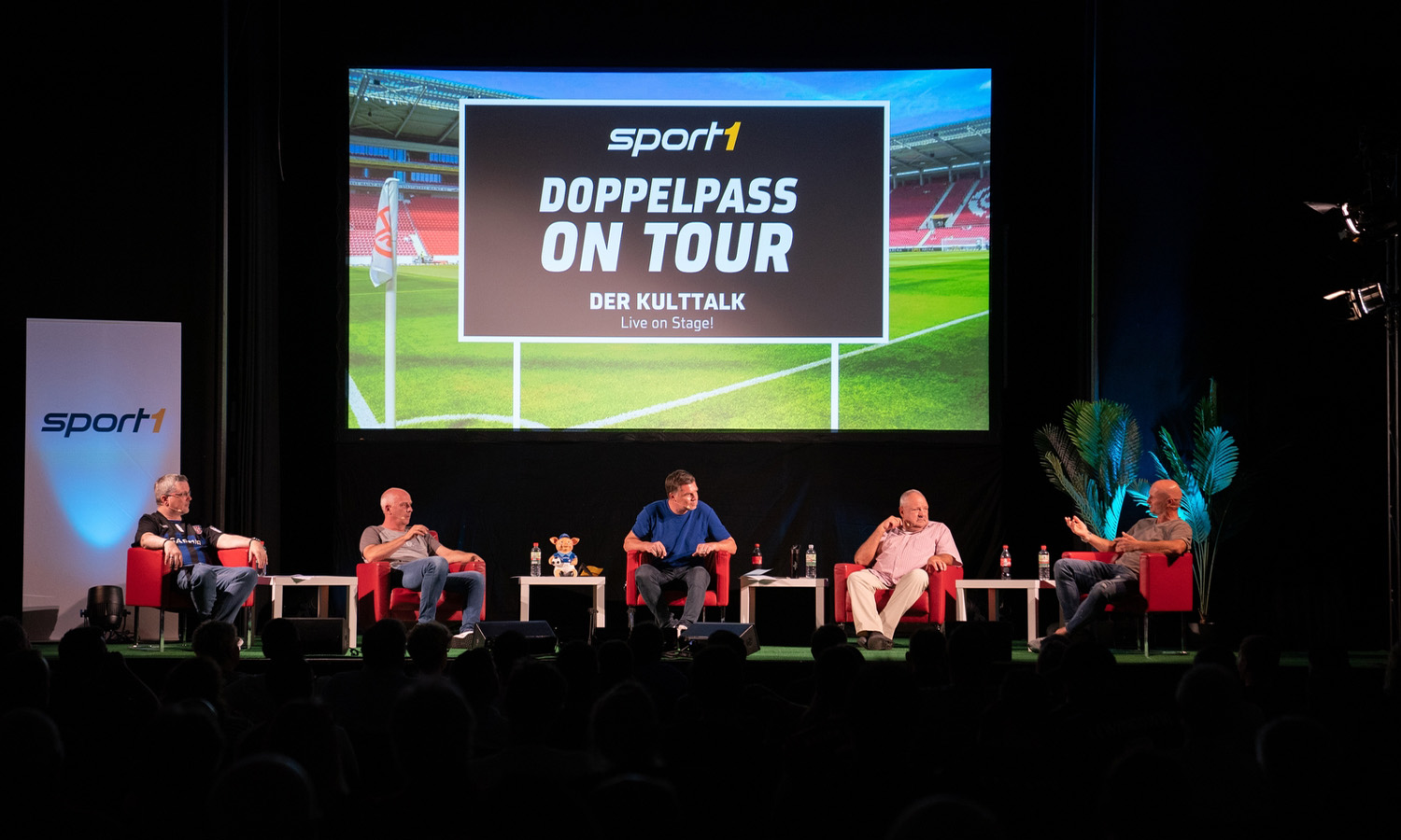 Thomas Helmer, Mario Basler und Gäste bei Doppelpass on Tour 2021 im Frankfurter Hof Mainz