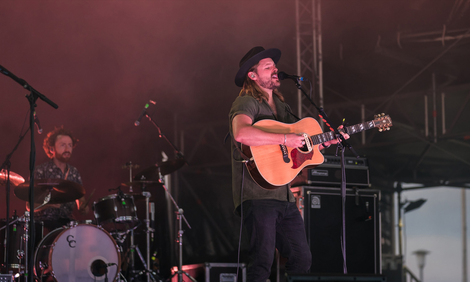 an Hooper mit Mighty Oaks beim Festivalauftakt am 25. August 2021 in Mannheim.