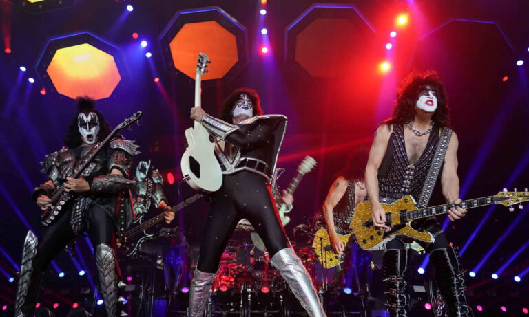 KISS live beim End of the Road Tour-Abschied in der SAP Arena Mannheim mit spektakulärer Rockshow und großer Bühnenperformance