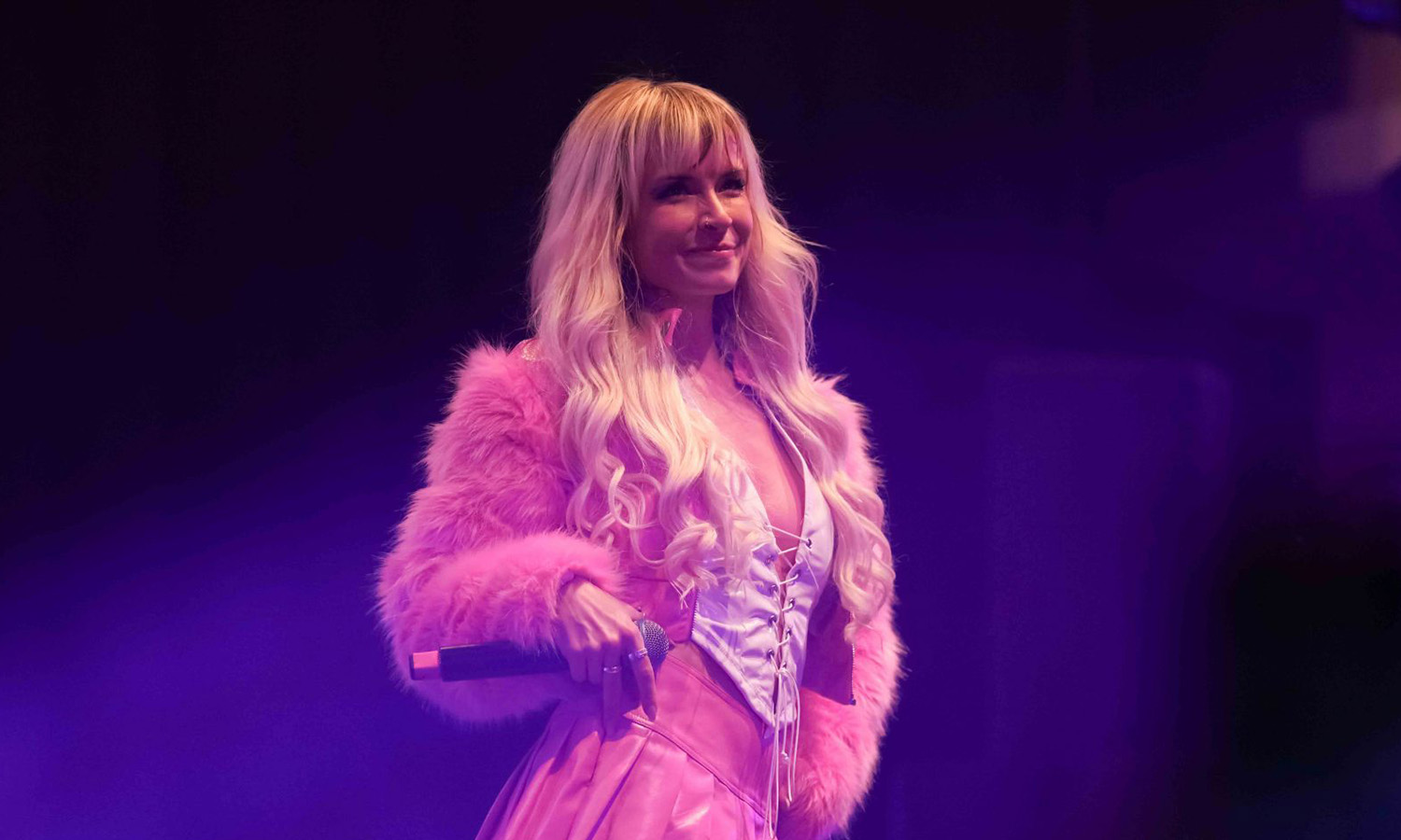 Mia Julia bei ihrer Schlechte-Manieren-Tour 2023 im Capitol Mannheim