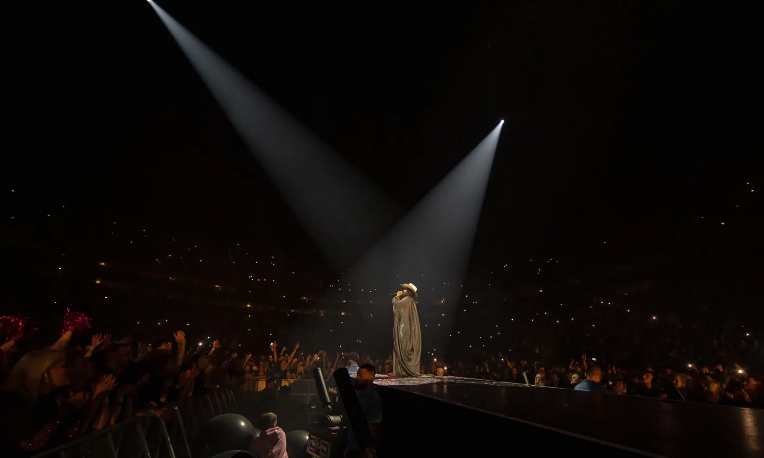 Thirty Seconds To Mars live in der Lanxess Arena Köln 2024 mit Jared Leto auf der Bühne und Jagwar Twin als Support