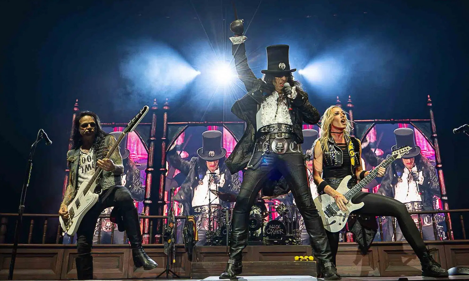 Alice Cooper in Stuttgart bei der Too Close For Comfort Tour in der Porsche-Arena