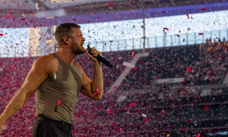 Imagine Dragons mit Dan Reynolds live auf der Bühne beim Konzert 2025 in Frankfurt vor begeisterten Fans