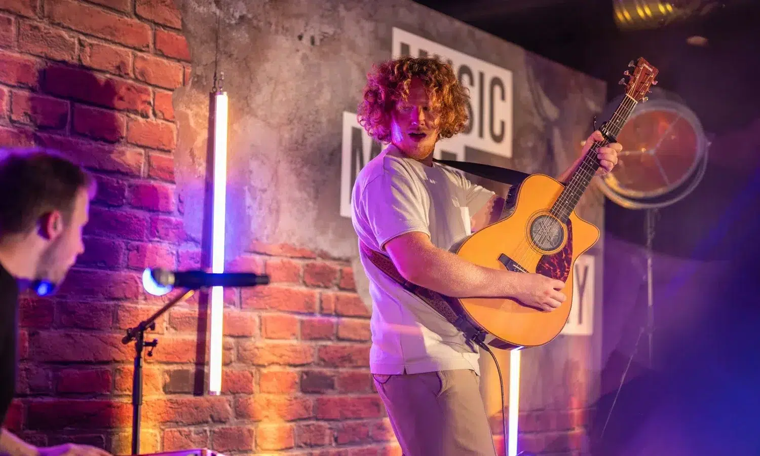 Michael Schulte live bei „Music Made in Germany on Tour“ in der Alten Färberei Trier mit emotionaler Bühnenperformance und begeistertem Publikum