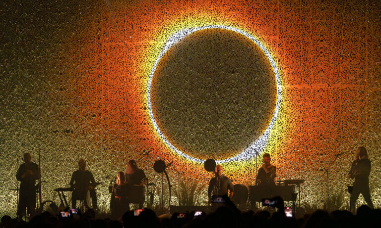 Wardruna live in Stuttgart mit mystischer Bühnenatmosphäre, traditionellen Klängen und begeisterten Fans