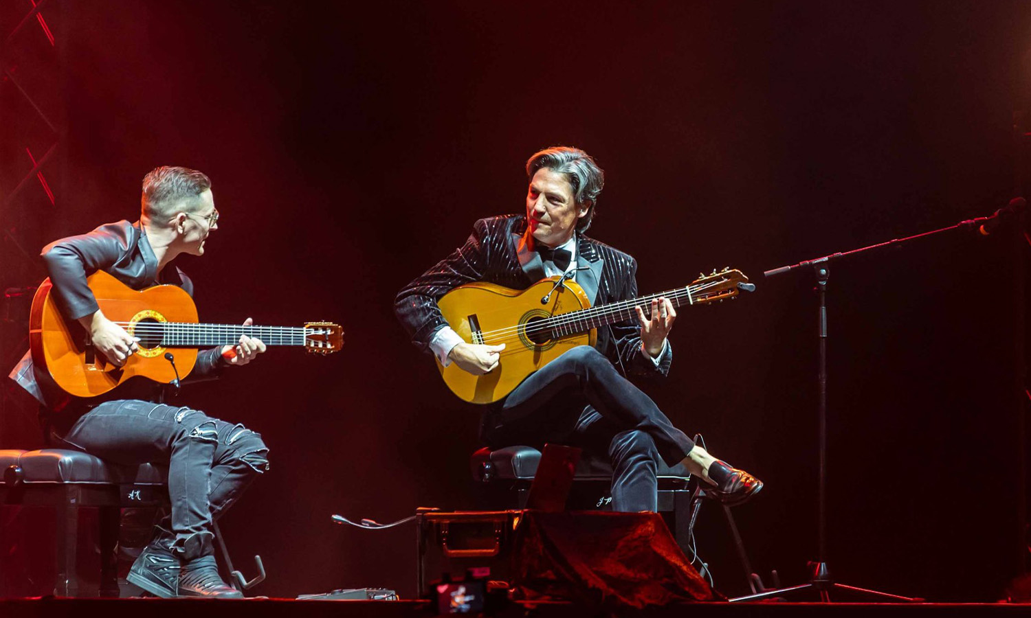 Café del Mundo live in der SAP Arena Mannheim mit virtuosem Gitarrenspiel, stimmungsvoller Atmosphäre und begeistertem Publikum