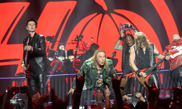 Helloween live beim ausverkauften Tour-Abschluss 2025 in der Schleyerhalle Stuttgart auf der Bühne