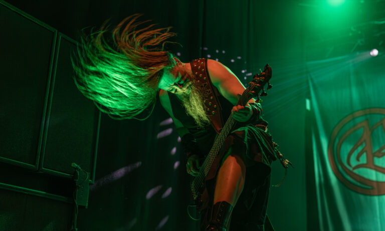 Ensiferum, Freedom Call und Dragony live bei der Show in der Batschkapp Frankfurt mit energiegeladener Metal-Performance