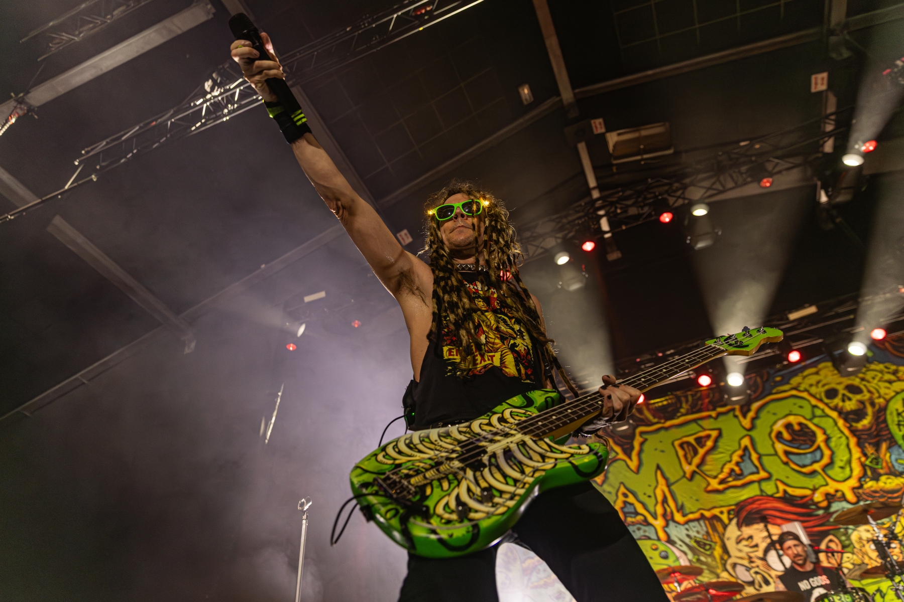 WIZO live bei „Willkommen in Wiesbaden“ mit energiegeladener Punkrock-Performance und begeisterten Fans