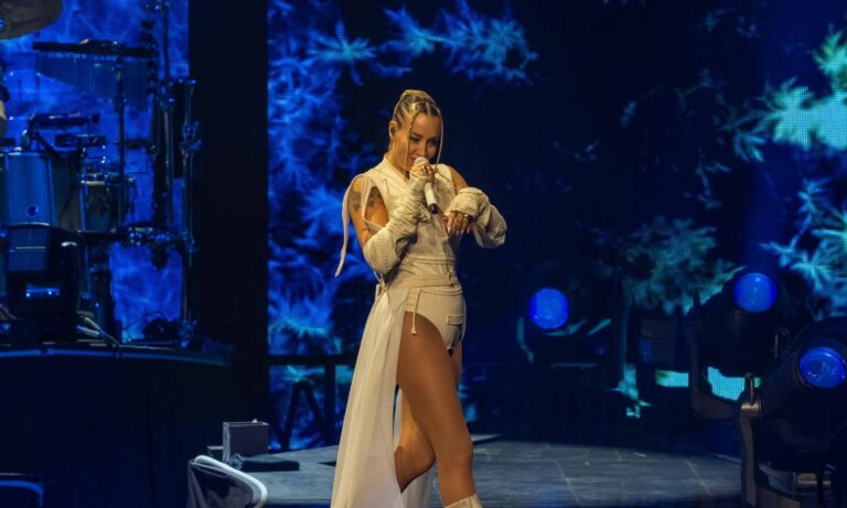 Sarah Connor live beim Tourabschluss in der SAP Arena Mannheim mit emotionaler Bühnenperformance und begeisterten Fans