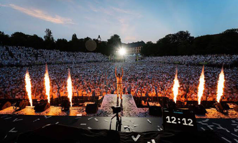 „FFH Just White“ beim Hessentags-Finale in Fulda mit 11.000 Besuchern, großer Bühnenshow und stimmungsvoller Atmosphäre vor dem Dom