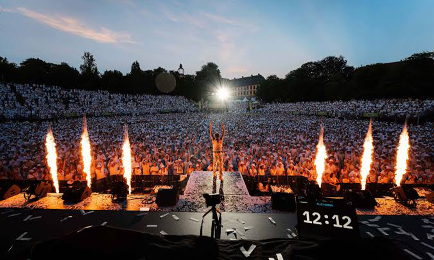 „FFH Just White“ beim Hessentags-Finale in Fulda mit 11.000 Besuchern, großer Bühnenshow und stimmungsvoller Atmosphäre vor dem Dom