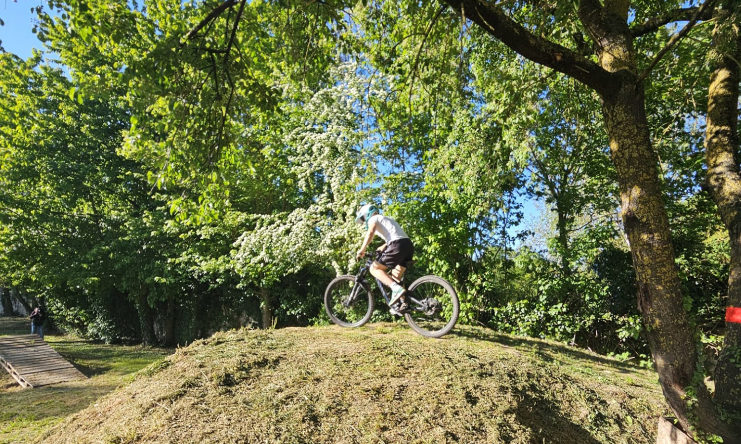 Dautenheim eröffnet Dirtpark - Eigeninitiative junger Bürgerinnen und Bürger zahlt sich aus
