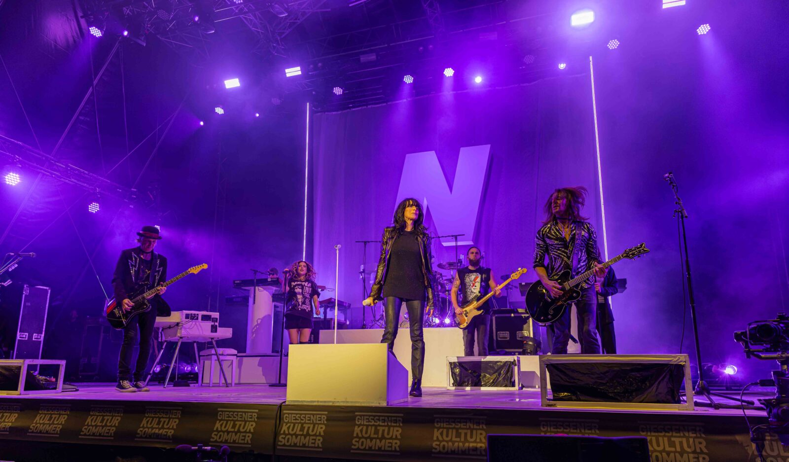 Nena live beim Gießener Kultursommer 2026 am Kloster Schiffenberg mit Band, großer Open-Air-Bühne und begeistertem Publikum