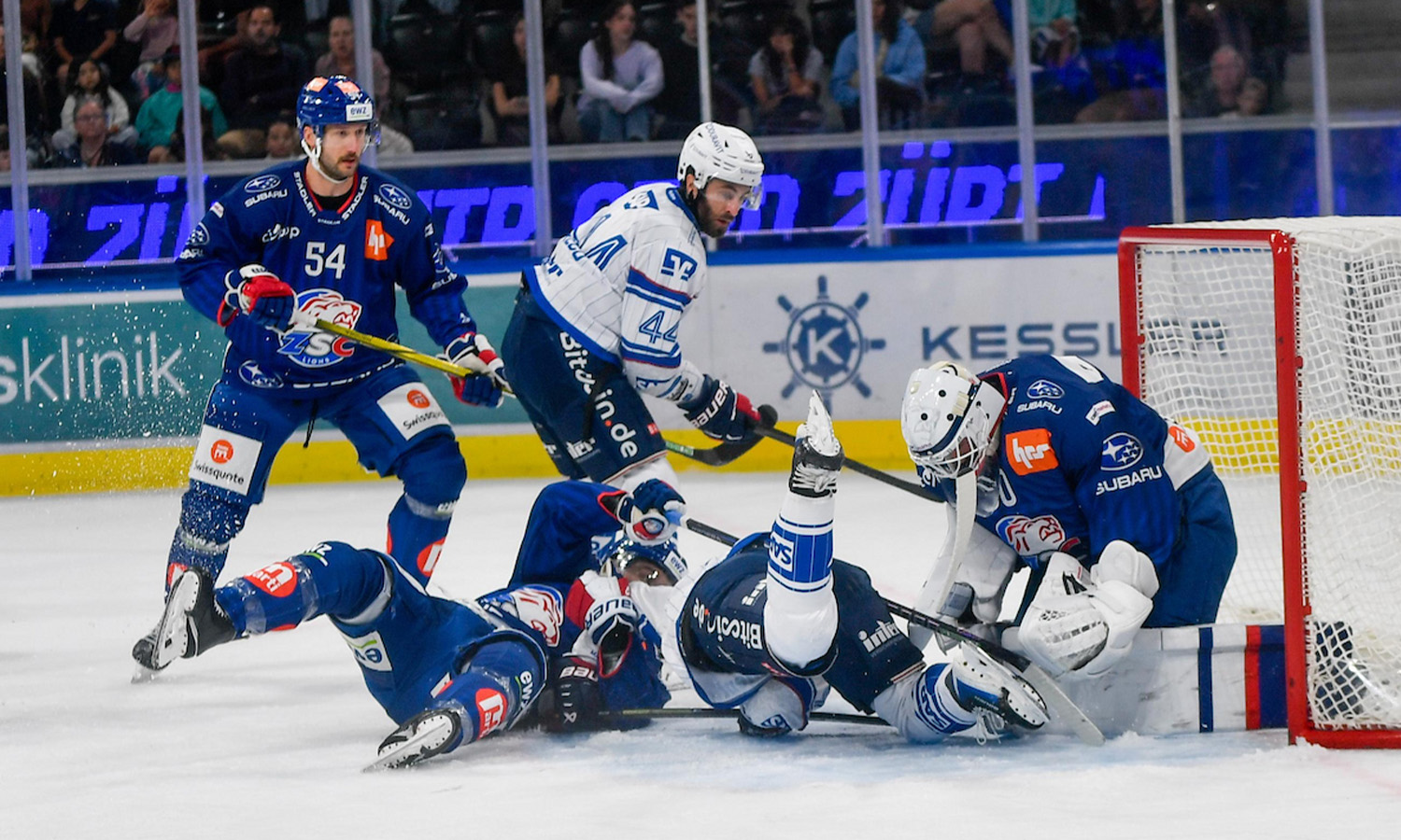 Spielszene zwischen den ZSC Lions und den Adler Mannheim am 29. August 2026 in der Swiss Life Arena Zürich