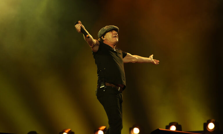 Angus Young und Brian Johnson von AC/DC am 16. Mai 2015 live vor 105.000 Fans auf dem Hockenheimring