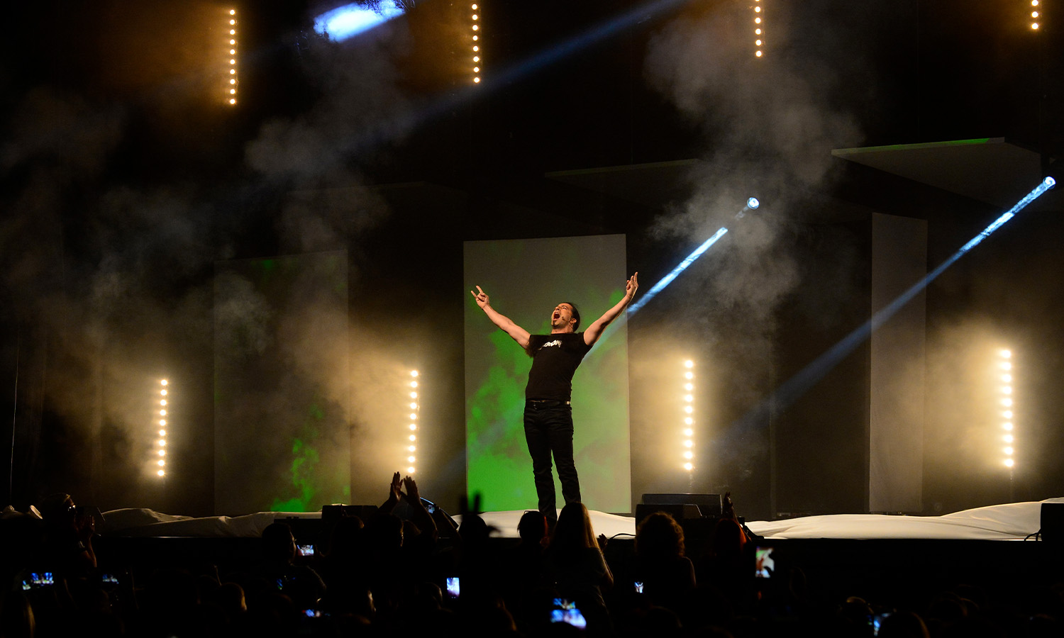 Bülent Ceylan am 20. April 2016 mit seinem Programm KЯONK in der ausverkauften SAP Arena Mannheim