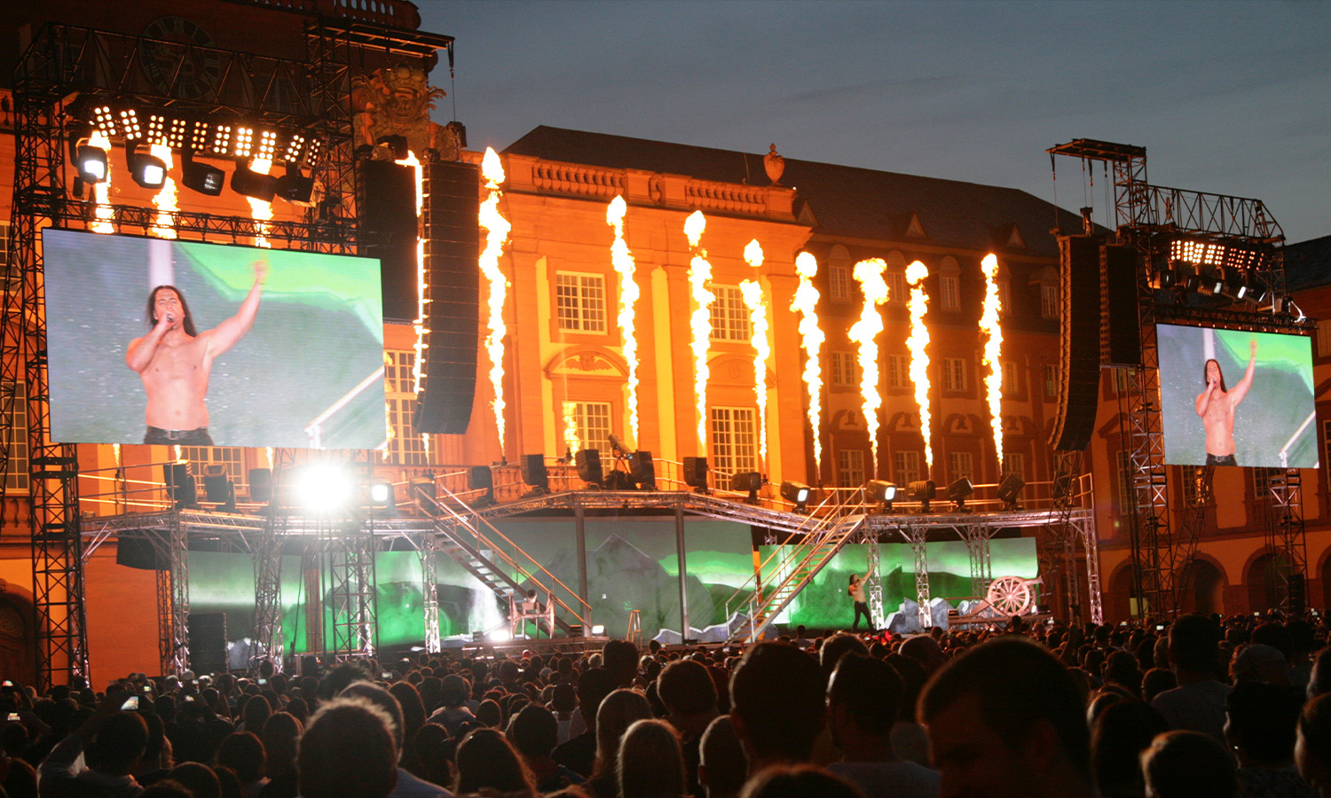 Bülent Ceylan bei seiner Haardrock-Show 2014 im Ehrenhof des Mannheimer Schlosses