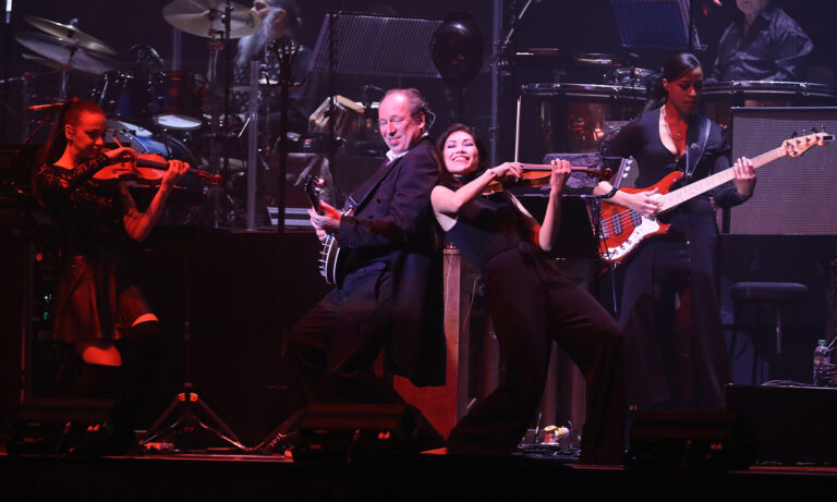 Hans Zimmer am 16. April 2016 mit Orchester und Band bei seiner ersten großen Europatour in der SAP Arena Mannheim