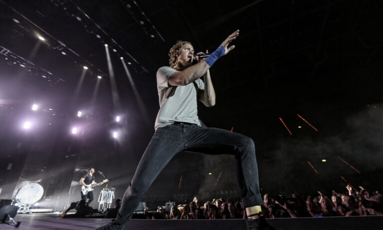 Dan Reynolds von Imagine Dragons am 12. Oktober 2015 live während der Smoke + Mirrors Tour in Mannheim