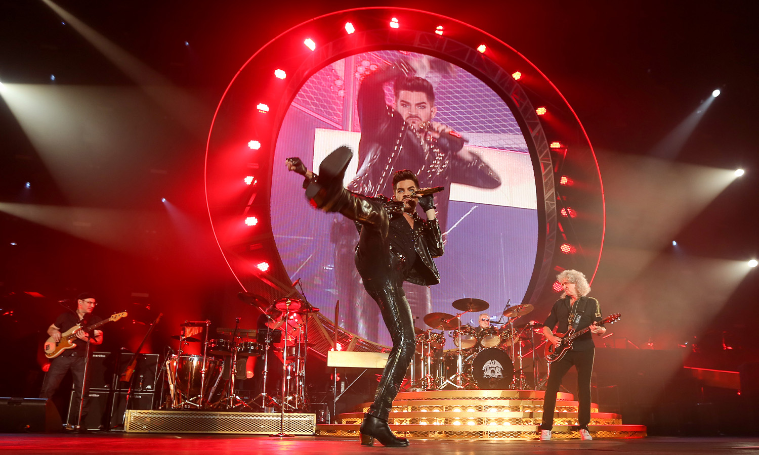 Adam Lambert und Brian May von Queen am 7. Februar 2015 live in der ausverkauften Festhalle Frankfurt