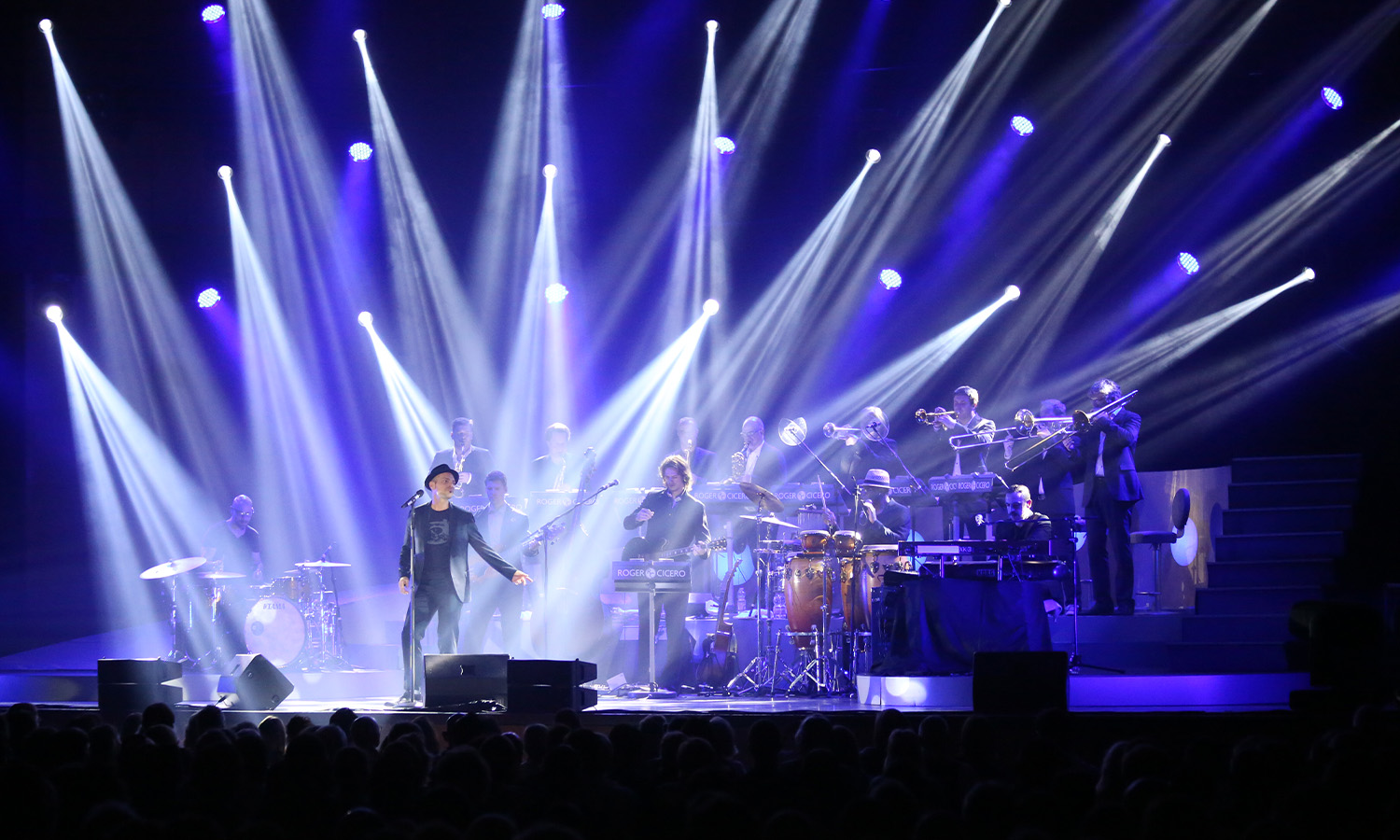 Roger Cicero am 15. Oktober 2014 mit seiner Big Band live im Rosengarten Mannheim