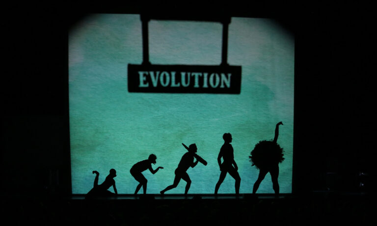 Tänzer von Pilobolus bei Shadowland 2 am 7. Februar 2017 im Rosengarten Mannheim