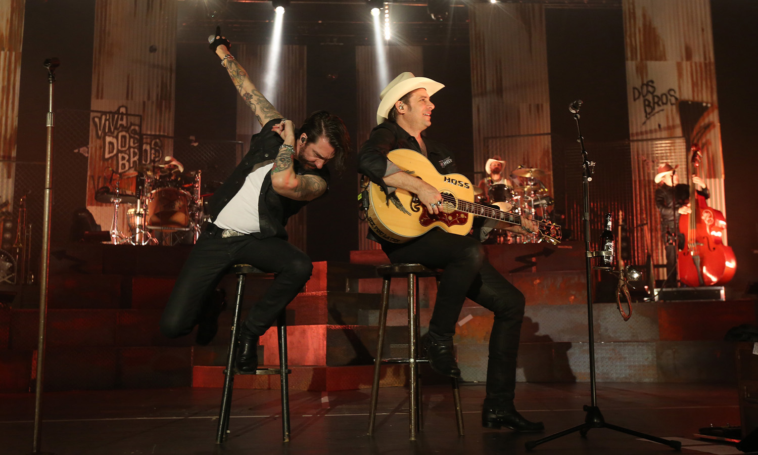 Alec Völkel und Sascha Vollmer von The BossHoss am 9. April 2016 live in der Jahrhunderthalle Frankfurt