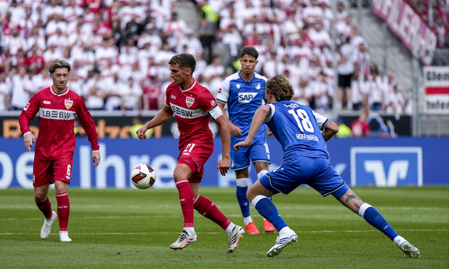 Spielszene zwischen der TSG 1899 Hoffenheim und dem VfB Stuttgart am 12. September 2026 in Sinsheim