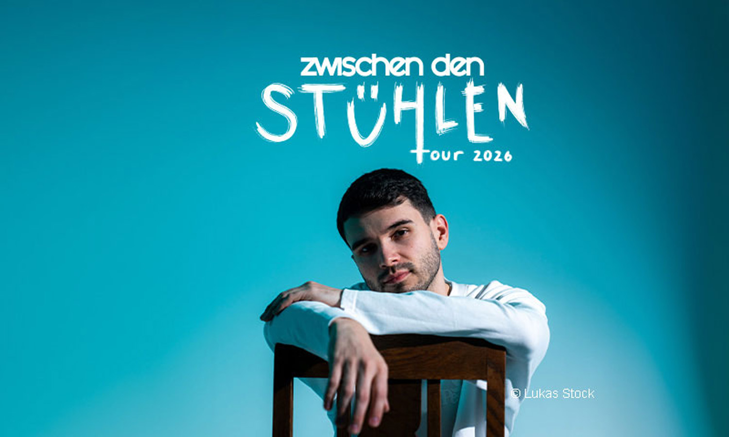 ENKAY geht 2026 mit seiner Zwischen den Stühlen Tour durch Deutschland, Österreich und die Schweiz