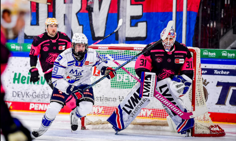 Spielszene zwischen den Nürnberg Ice Tigers und den Adler Mannheim am 9. Oktober 2026 in der PSD Bank Nürnberg ARENA