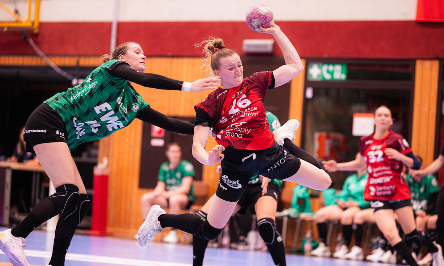 Spielszene zwischen der HSG Bensheim/Auerbach und dem VfL Oldenburg am 7. Oktober 2026 in der Weststadthalle Bensheim