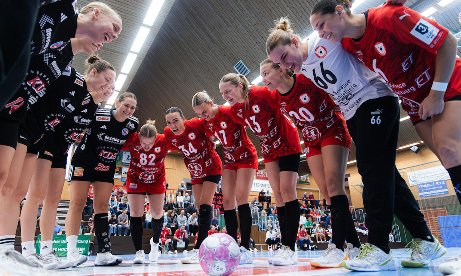 Spielszene zwischen den Kurpfalz Bären und dem HC Erlangen am 10. Oktober 2026 in der Neurotthalle Ketsch