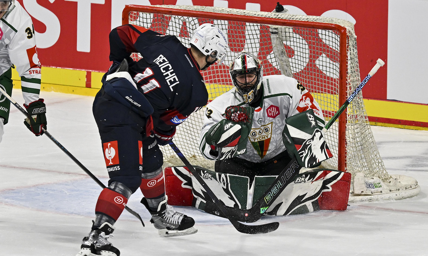 Spielszene zwischen den Adler Mannheim und GKS Tychy am 7. Oktober 2026 in der SAP Arena Mannheim